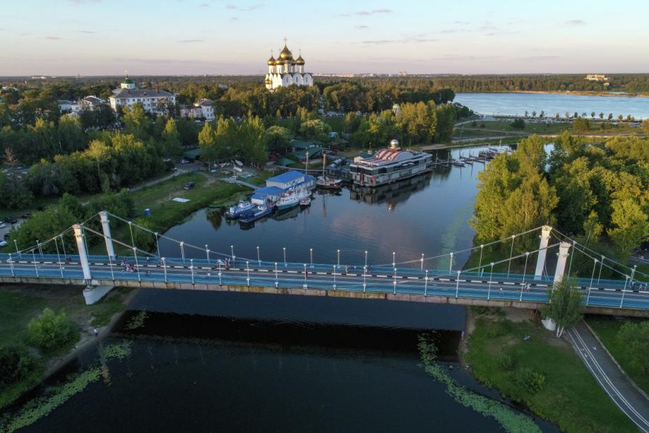 Что посмотреть в Ярославле: Успенский кафедральный собор на стрелке Волги и Которосли