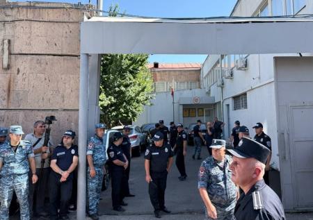 «Главная угроза сидит в правительстве»: архиепископ Аджапахян о задержании
