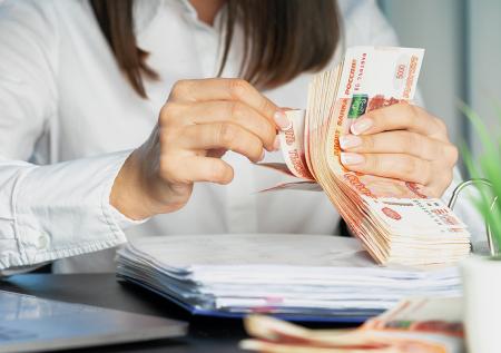 Россиянам рассказали, куда вкладывать деньги во втором полугодии