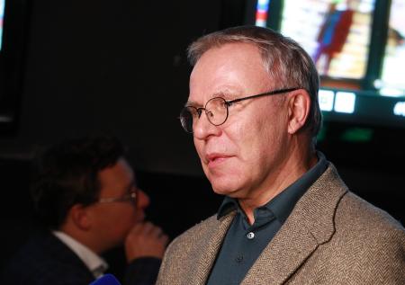Фетисов назвал Исинбаеву легендой, но велел самой разбираться с долгами