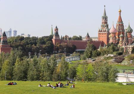 Москвичам рассказали, ждать ли тепла в выходные