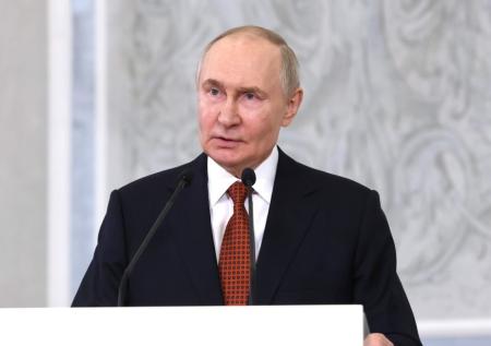 Путин поздравил участников Всероссийского выпускного бала