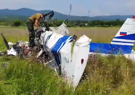 Появились первые кадры с места падения самолета в Приморье, где погиб пилот