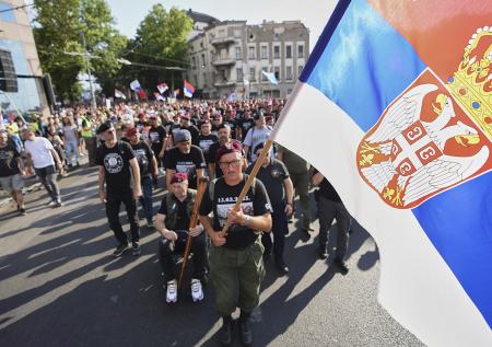 В Белграде студенты перекрыли площадь