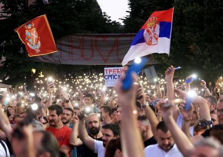 «Молодежь задевает»: политолог объяснил крупнейшие протесты в Сербии