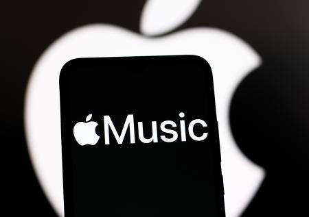 Apple Music вернул профили российских артистов