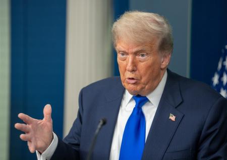 Трамп назвал тупым главу ФРС Пауэлла