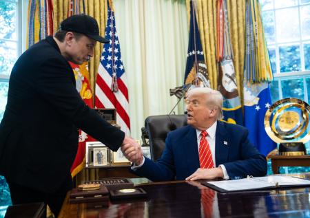«Замечательный парень»: Трамп внезапно похвалил Маска