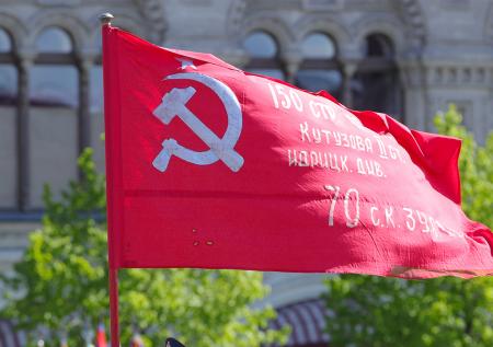 Подозреваемые в экстремизме волгоградские подростки сожгли Знамя Победы