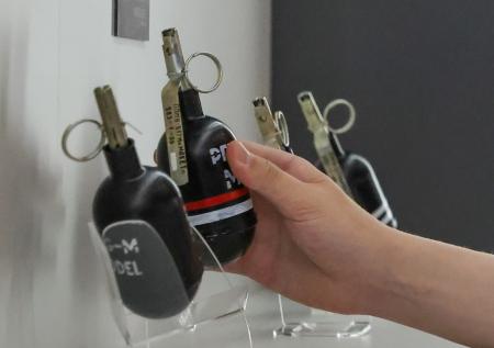Второклассники в российском регионе устроили фотосессию с опасным предметом