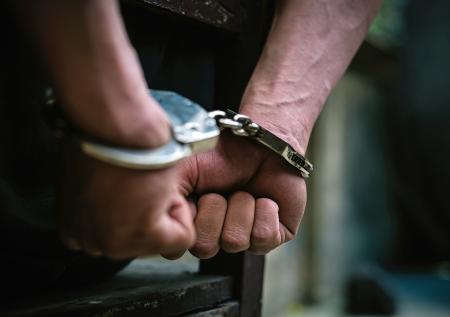 Молодой человек надругался над двумя детьми и сел на 15 лет