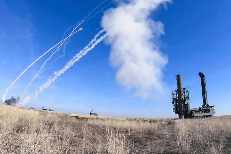 Работа ЗРС С-300В4 ВС РФ