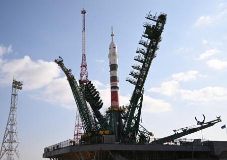 Ракета «Союз-2.1а» установлена на старт на Байконуре