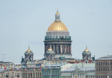 Пляски мигрантов со стрельбой у православного храма попали на видео