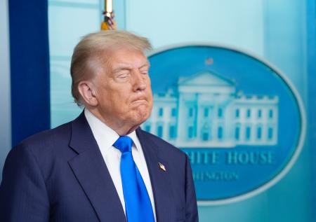 Трамп показал соратникам комнату, где Клинтон занимался сексом с Левински