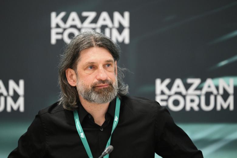 Роман Шаронов