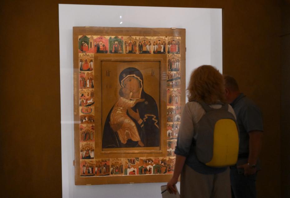 Икона «Богоматерь Владимирская» (XVI век) на выставке «Русский феникс. Суздальская земля» в музейном комплексе «Кремль»