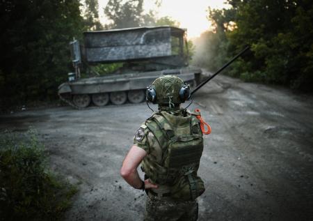 Российские бойцы фиксируют голоса «упертых нацисток» в радиоперехватах ВСУ