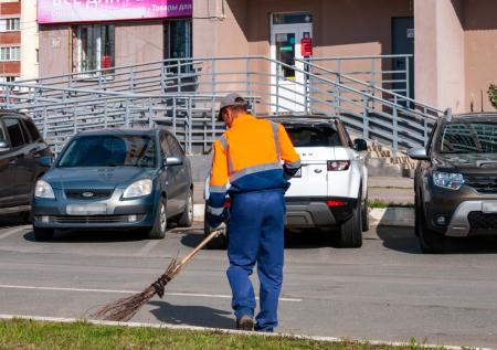 Предпринимательница и дворник устроили фиктивную миграцию в Петербурге