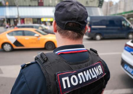 Таксист избила пассажирку за просьбу убавить музыку