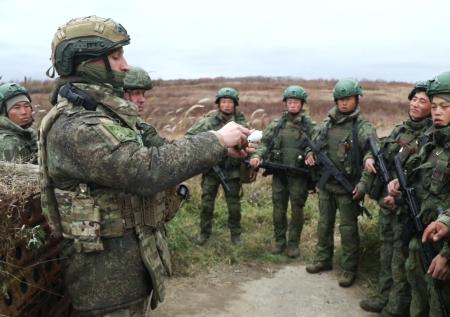 «Ничто не мешает повторить»: военэксперт об отправке солдат КНДР в Россию