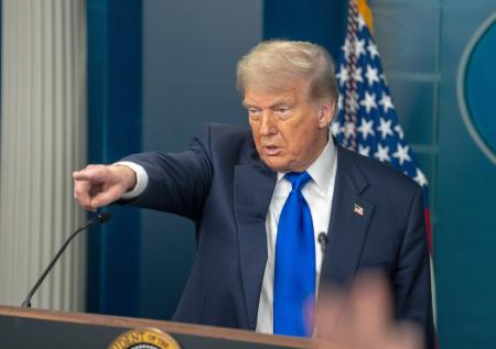 В сенате США оценили решение Трампа оставить Киев без помощи