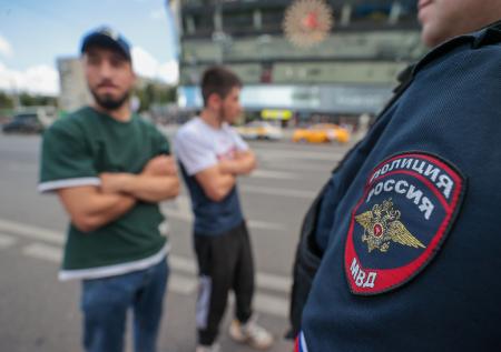 Мигранты не поместились в хостеле и оккупировали подвал многоэтажки