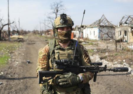 Российские военные взяли под контроль трассу снабжения ВСУ под Покровском