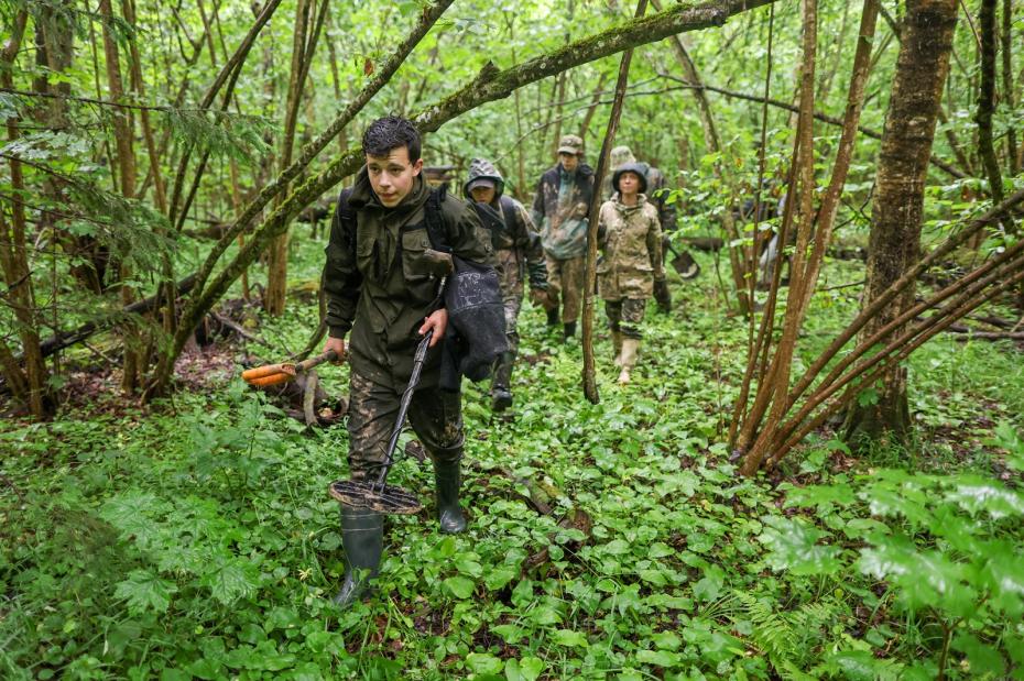 Раскопки по поиску останков солдат Красной армии, пропавших без вести во время ВОВ, поисковым отрядом «Пламя» в Кузовлево, МО