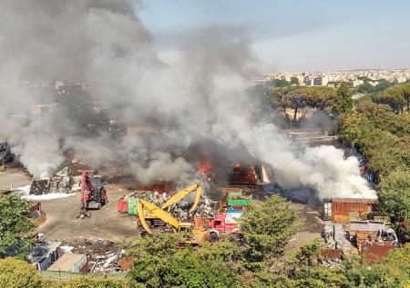 Более 20 человек пострадали при взрыве на АЗС в Риме