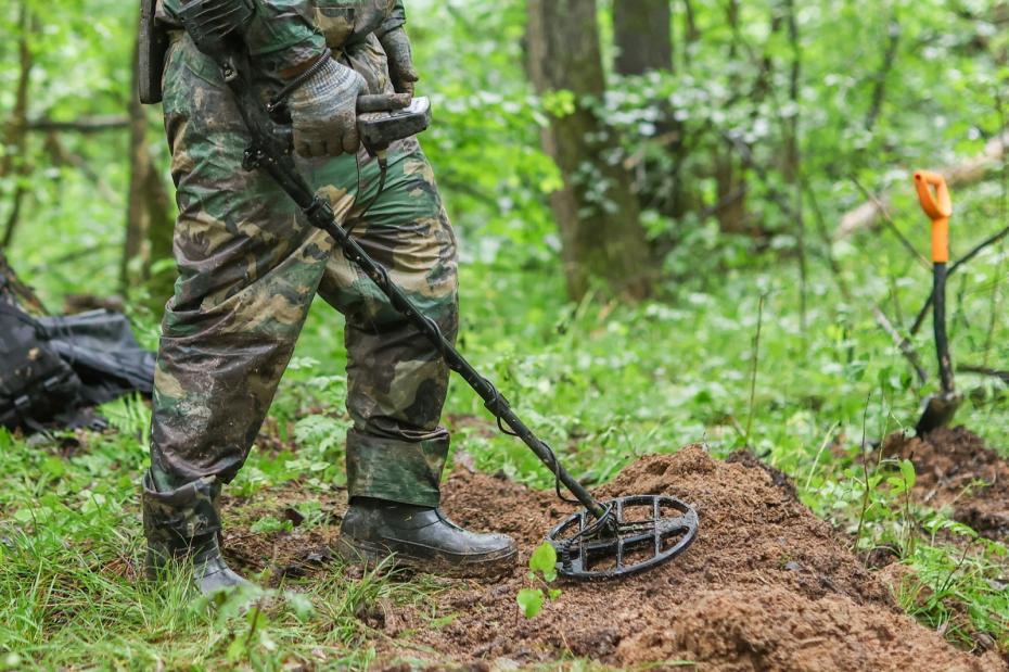 Раскопки по поиску останков солдат Красной армии, пропавших без вести во время ВОВ, поисковым отрядом «Пламя» в Кузовлево, МО