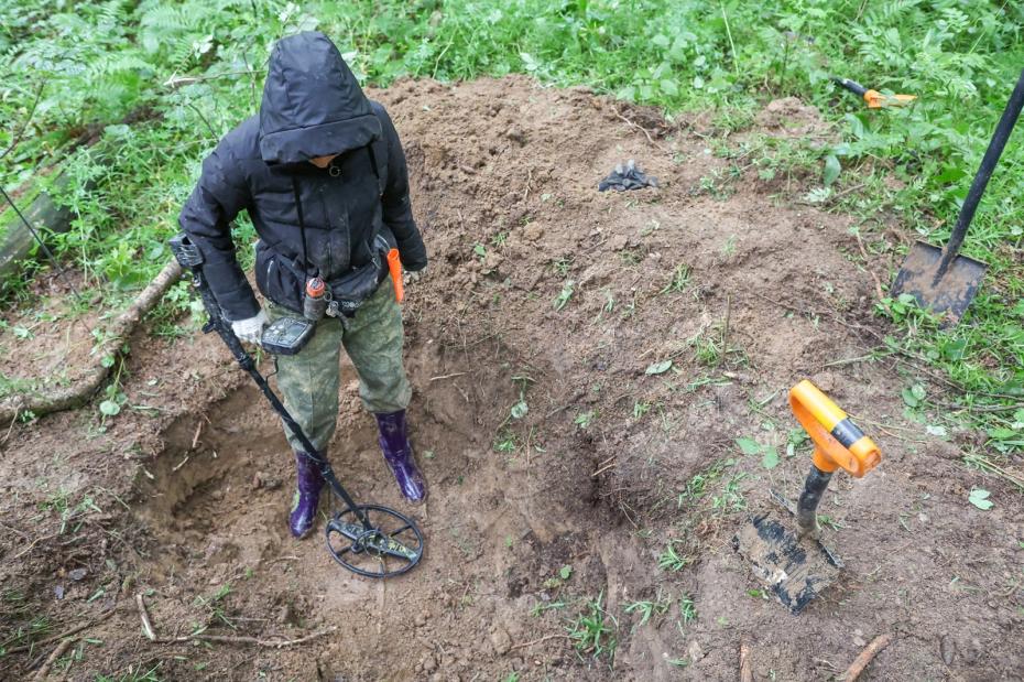 Раскопки по поиску останков солдат Красной армии, пропавших без вести во время ВОВ, поисковым отрядом «Пламя» в Кузовлево, МО