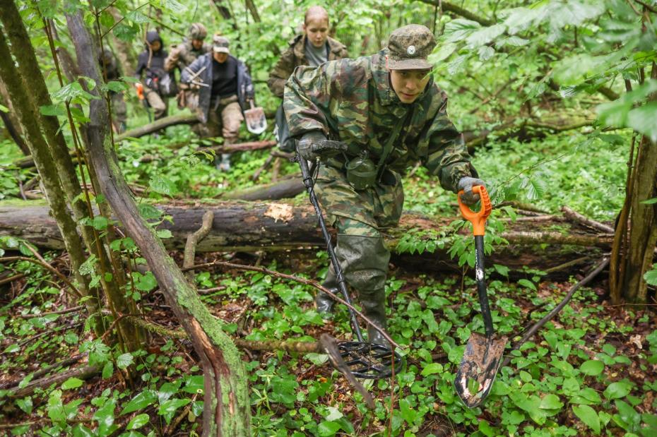 Раскопки по поиску останков солдат Красной армии, пропавших без вести во время ВОВ, поисковым отрядом «Пламя» в Кузовлево, МО