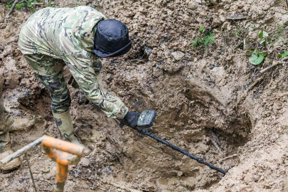 Раскопки по поиску останков солдат Красной армии, пропавших без вести во время ВОВ, поисковым отрядом «Пламя» в Кузовлево, МО