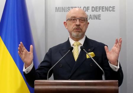 К бывшему главе Минобороны Украины пришли с обыском