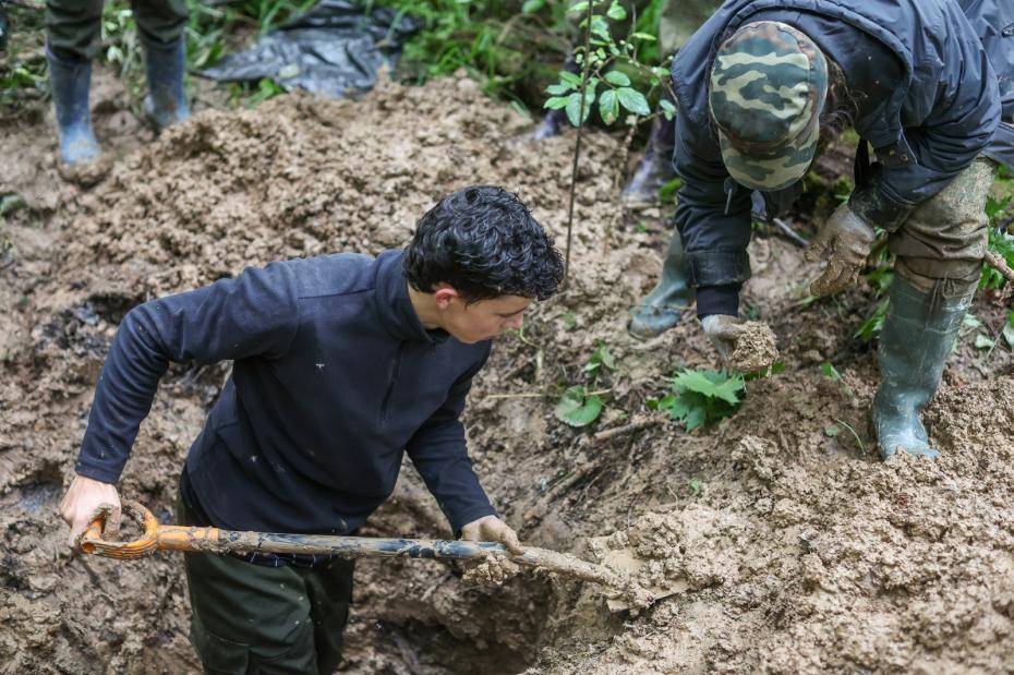 Раскопки по поиску останков солдат Красной армии, пропавших без вести во время ВОВ, поисковым отрядом «Пламя» в Кузовлево, МО