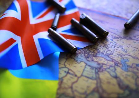 Посол объяснил, как Лондон застрял в украинской бутылке