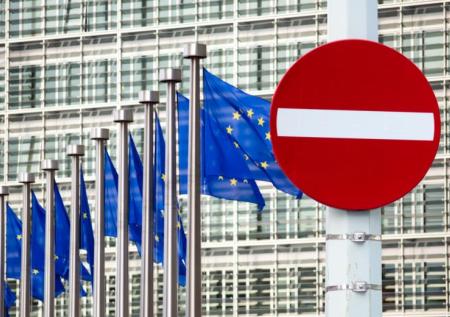 Стало известно о блокировке новых санкций ЕС против России