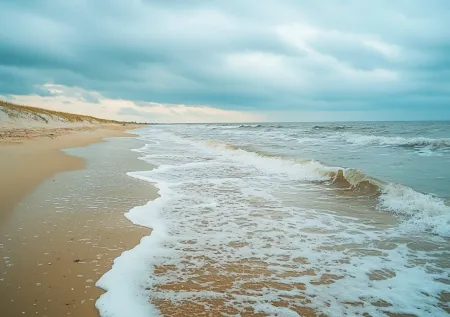 На пляж в Балтийске вынесло мертвеца