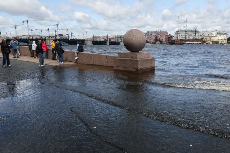Наводнение в Санкт-Петербурге. Вид на Стрелку Васильевского острова