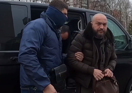 Дело чиновника о взятке в 50 млн рублей застопорилось в суде