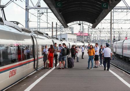 Билеты на поезда из Петербурга в Москву раскупили из-за отмены авиарейсов