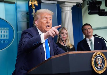 Трамп может рассекретить документы о тайном сотрудничестве ЦРУ с Ватиканом
