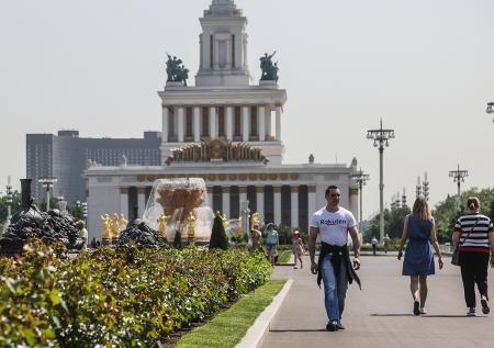 «В США все клумбы были бы украдены»: американский блогер восхитился ВДНХ