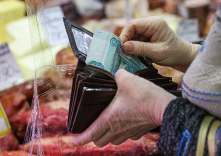 Россиянам неожиданно посоветовали всегда носить с собой 4900 рублей
