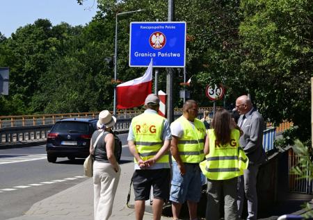 Немецкие военные одной фразой попытались задержать поляков на границе