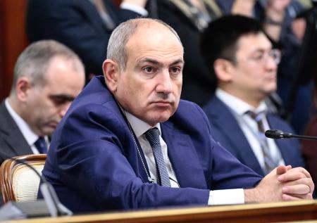Пашинян обвинил католикоса всех армян в желании военного переворота