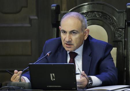 Пашиняна обвинили во вмешательстве в следствие по делу епископа Аджапахяна