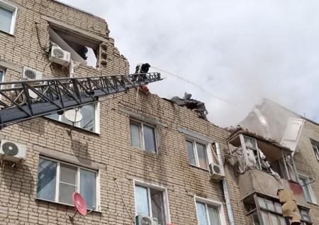 В Сети появились кадры с места взрыва газа в Саратовской области