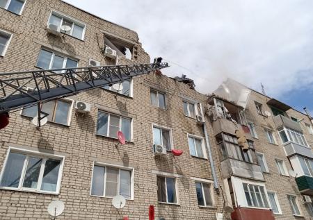 Три квартиры разнесло при взрыве в многоэтажке под Саратовом